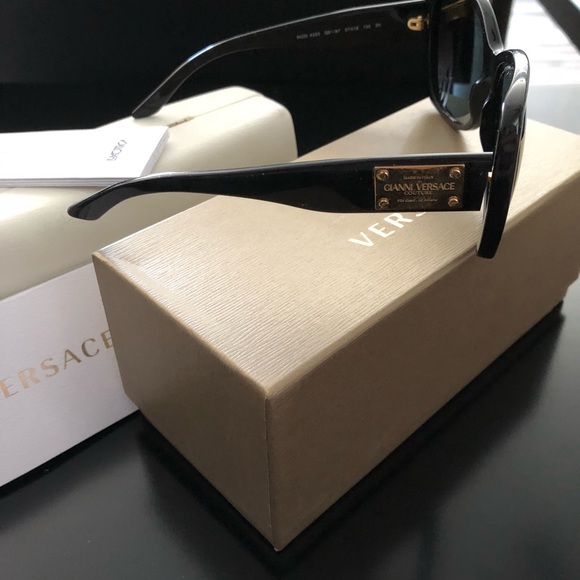 🌸Authentic Versace sunglasses🌸 - Picture 2 of 7